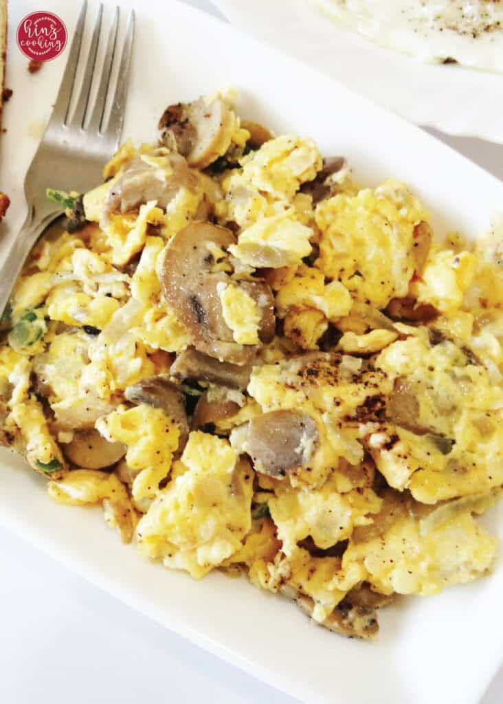 scrambled eggs with mushrooms